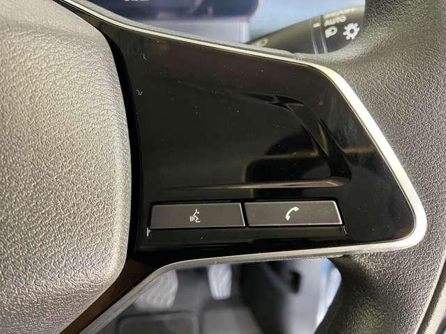 ハンドル右側にはハンズフリーフォンのスイッチがついてます。