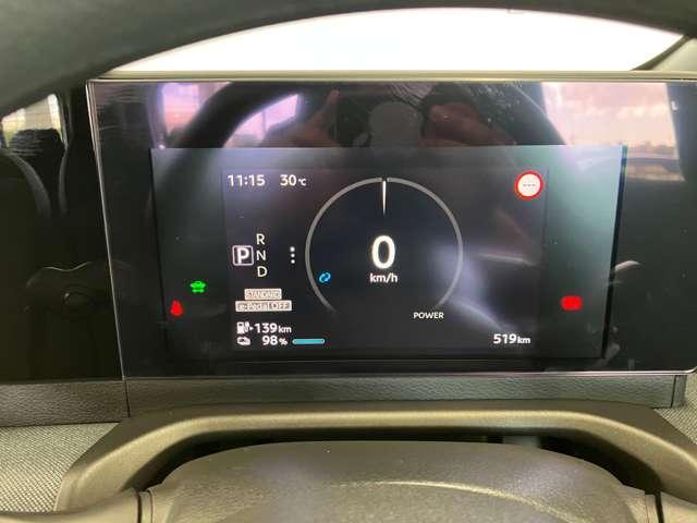 アドバンスドドライブアシストディスプレイカラフルで見やすい４．２インチディスプレイを採用。「タイヤアングルガイド」など、様々な車両情報にすばやくアクセス可能です。