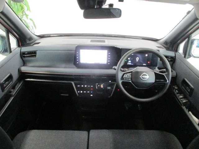 ■黒を基調としたスタイリッシュなデザインの運転席です。衝突被害軽減ブレーキ、レーンキープアシストなどの安心装備付き！