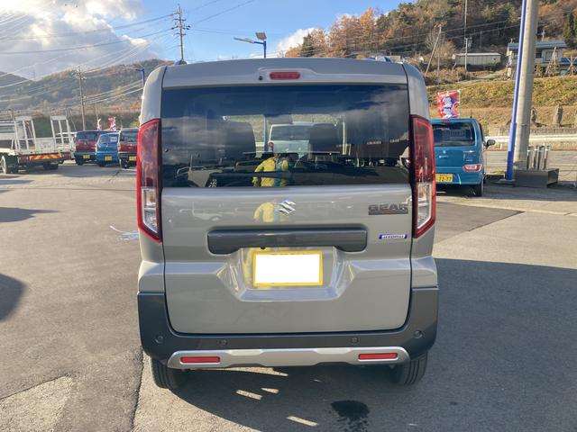 スペーシア ギア　ＨＹＢＲＩＤ　ＸＺ　コネクトナビ　４ＷＤ　バックカメラ　オートライト　Ｂｌｕｅｔｏｏｔｈ　スライドドア　純正ナビ　プッシュスタート　シートヒーター　オートエアコン　スズキセーフティーサポート　４ＷＤ　衝突被害軽減システム　アイドリングストップ（5枚目）