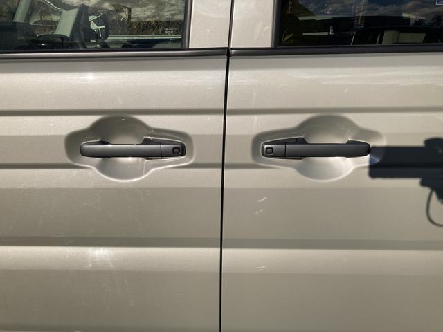 スペーシア ギア　ＨＹＢＲＩＤ　ＸＺ　コネクトナビ　４ＷＤ　バックカメラ　オートライト　Ｂｌｕｅｔｏｏｔｈ　スライドドア　純正ナビ　プッシュスタート　シートヒーター　オートエアコン　スズキセーフティーサポート　４ＷＤ　衝突被害軽減システム　アイドリングストップ（13枚目）