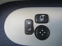 ドアトリムにはパワーウィンドウスイッチ、ドアロックスイッチ、ドアミラー角度調整スイッチが設置され操作も簡単(^_-)-☆