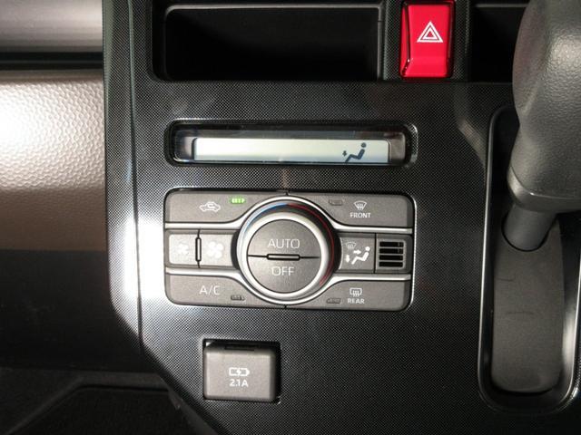 温度設定すれば自動で車内の温度管理をしてくれるオートエアコン付きです！