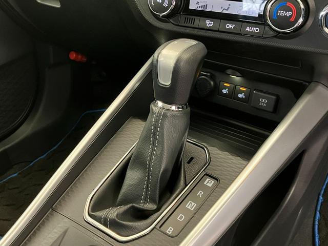 プレミアムＧ　ＨＥＶ　ワンオーナー　スマートキー　運転席・助手席シートヒーター　純正アルミホイール　パノラマモニター対応カメラ　純正バックカメラ　ＬＥＤヘッドランプ　オートライト　スマアシ　サイドエアバッグ(17枚目)