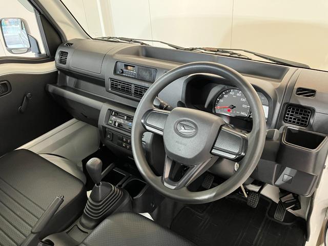 ハイゼットトラック スタンダード MT/AM/FMラジオ ワンオーナー MT AM/FMラジオ ハロゲンヘッドライト オートライト オートマチックハイビーム バイザー ゴムマット 取扱説明書 メンテナンスノート(9枚目)