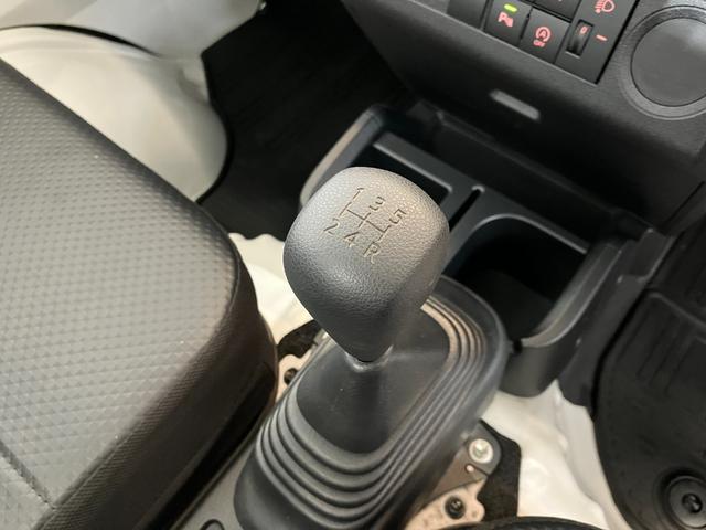 ハイゼットトラック スタンダード MT/AM/FMラジオ ワンオーナー MT AM/FMラジオ ハロゲンヘッドライト オートライト オートマチックハイビーム バイザー ゴムマット 取扱説明書 メンテナンスノート(19枚目)