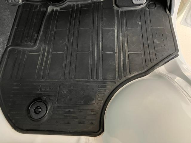 ハイゼットトラック スタンダード MT/AM/FMラジオ ワンオーナー MT AM/FMラジオ ハロゲンヘッドライト オートライト オートマチックハイビーム バイザー ゴムマット 取扱説明書 メンテナンスノート(22枚目)