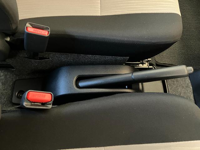 ミライース Ｌ　ＳＡＩＩＩ　オーディオレス／キーレスエントリー　ワンオーナー　オーディオレス　キーレスエントリー　スマアシＩＩＩ　ハロゲンヘッドライト　オートライト　オートマチックハイビーム　シガーソケット　カーペットマット　取扱説明書　メンテナンスノート（7枚目）