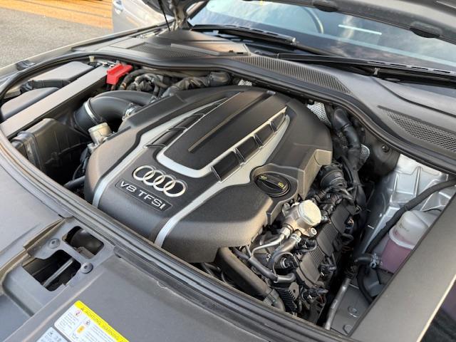 Ａ８ ４．０ＴＦＳＩクワトロ　後期型／サンルーフ／ツライチ／２ｃｍローダウン／黒革シート／シートＡＣ／純正インダッシュナビＴＶ／ＥＴＣ／ＢＯＳＥ／ＤＶＤチェンジャー／Ｂｌｕｅｔｏｏｔｈ／全方位カメラ／パワートランク／純正ドラレコ（56枚目）