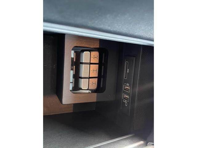 Ｇクラス Ｇ３５０ｄ　マヌファクトゥーアエディション　ＡＭＧライン／ラグジュアリーＰＫＧ／ブラックアクセント／革巻スポーツステアリング／ステアリングスイッチ／黒革シート／パドルシフト／全席シートヒーター／純正２０ＡＷ／サンルーフ／メーカーナビ／ＥＴＣ（62枚目）