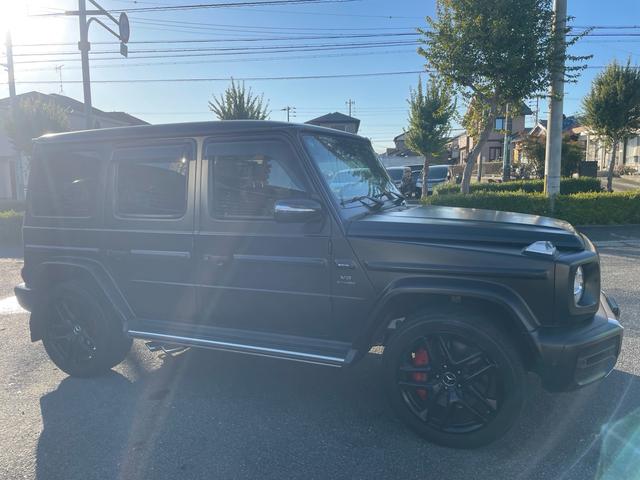 Ｇクラス Ｇ６３　ＡＭＧレザーエクスクルーシブパッケージ　ワンオーナー／左ハンドル／マットブラック／正規ディーラー車／ツートンレザー／サンルーフ／アダプティブダンピングＳ／純正ナビＴＶ／３６０°カメラ／Ｂｕｒｍｅｓｔｅｒサウンド／ＡＭＧ２１ＡＷ／禁煙車（4枚目）