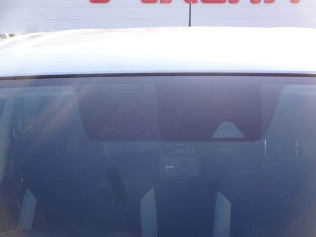 ノート Ｘ　ＦＯＵＲ　４ＷＤ　アラウンドビューモニター　ドライブレコーダー　オートライト　Ｂｌｕｅｔｏｏｔｈ　プッシュスタート　シートヒーター　オートエアコン　ワンオーナー　４ＷＤ　衝突被害軽減システム（3枚目）