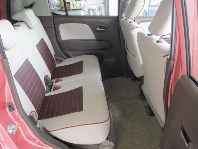 後部座席もこの広さ！ゆったりリラックスしてドライブをお楽しみいただけます★前後スライドも可能です。画像は後ろに寄せた状態です。【ドルチェ専用（アイボリー／マルーン合皮シート地）】