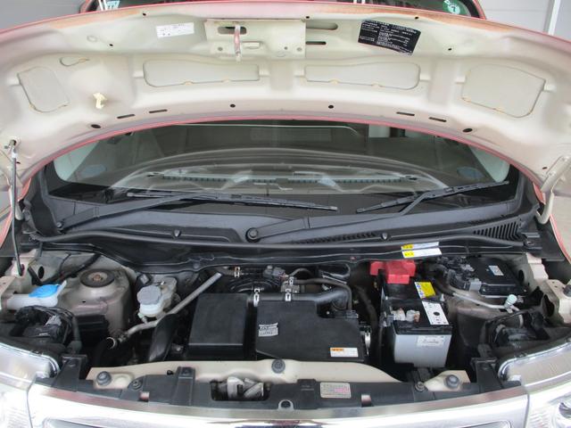 エンジンルームも専門業者がピカピカに磨いています！