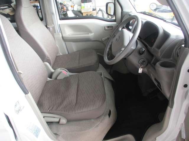 内外装は専門業者でクリーニング済み。