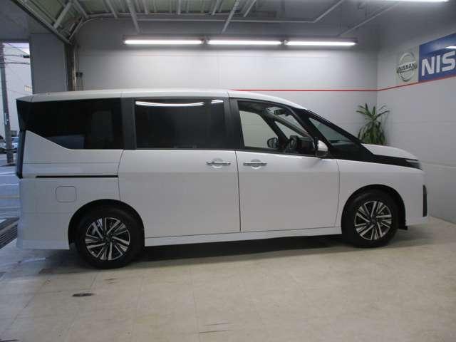 ボディサイズは全長４７６ｃｍ、全幅１７１ｃｍ、全高１８７ｃｍ。両側電動スライドドアで、お子様からご年配の方まで一緒のお出かけがさらに楽しくなります♪