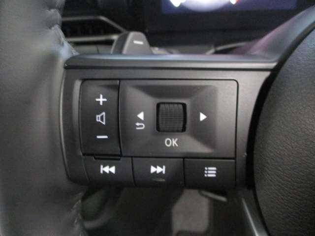 【ハンドル左側操作部】１：カーナビのオーディオ操作がハンドルから手を放さずに操作できます。２：アドバンストドライブディスプレイの操作。３：パドルシフト（シフトダウン）。