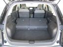 ６：４分割の背もたれを前に倒せばラゲッジが大きくなり長めの荷物も積載可能です。