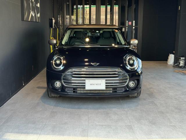 ＭＩＮＩ クーパーＤ　クラブマン　クラシック・トリム　正規認定中古車　保証整備付　ＥＴＣ　ＤＣＴ　バックカメラ　衝突被害軽減ブレーキ　アイドリングストップ　障害物センサー　車線逸脱防止支援システム　クルーズコントロール　ＬＥＤヘッドライト（3枚目）