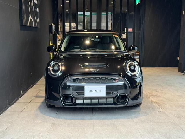 ＭＩＮＩ クーパーＳ　クラシック・トリム　正規認定中古車　保証整備付　ナビ　ＥＴＣ　バックカメラ　衝突被害軽減ブレーキ　アイドリングストップ　障害物センサー　車線逸脱防止支援システム　クルーズコントロール　ＬＥＤヘッドライト（3枚目）