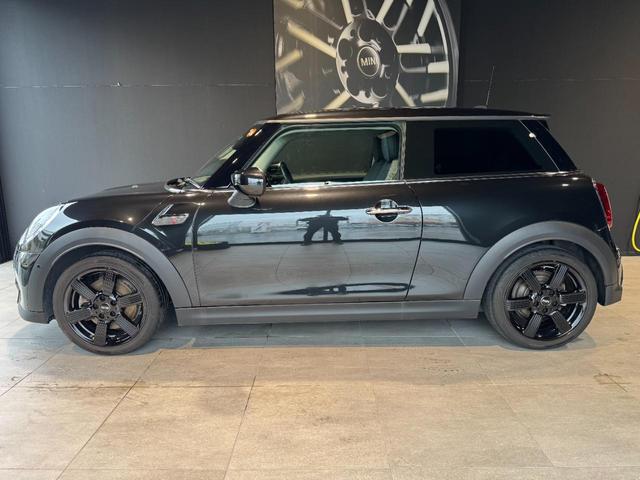 ＭＩＮＩ クーパーＳ　クラシック・トリム　正規認定中古車　保証整備付　ナビ　ＥＴＣ　バックカメラ　衝突被害軽減ブレーキ　アイドリングストップ　障害物センサー　車線逸脱防止支援システム　クルーズコントロール　ＬＥＤヘッドライト（4枚目）