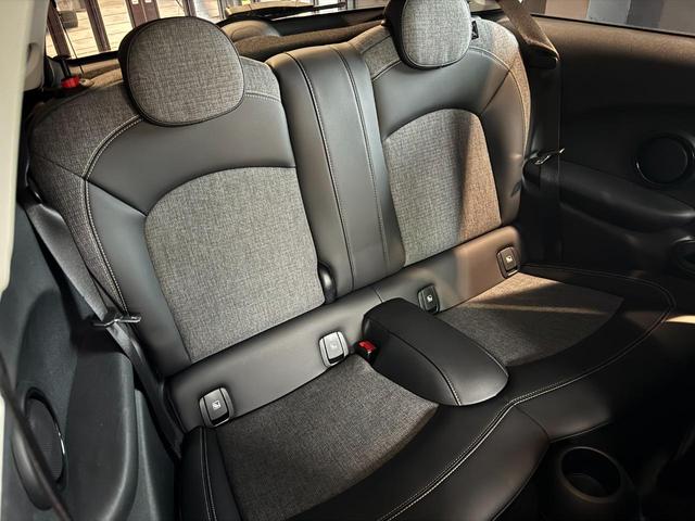 ＭＩＮＩ クーパーＳ　クラシック・トリム　正規認定中古車　保証整備付　ナビ　ＥＴＣ　バックカメラ　衝突被害軽減ブレーキ　アイドリングストップ　障害物センサー　車線逸脱防止支援システム　クルーズコントロール　ＬＥＤヘッドライト（27枚目）