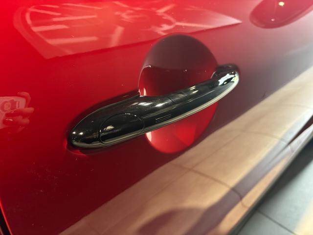 ＭＩＮＩ クーパーＣ　フェイバリット・トリム　Ｍパッケージ　純正ナビ　アップルカープレイ　安全機能（7枚目）