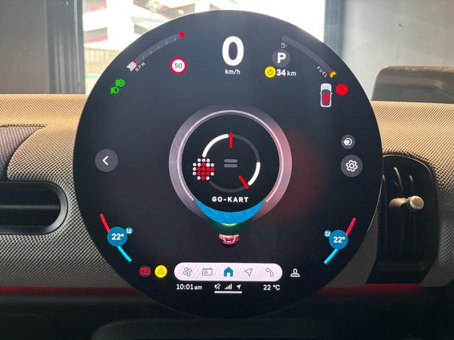 ＭＩＮＩ クーパーＣ　フェイバリット・トリム　Ｍパッケージ　純正ナビ　アップルカープレイ　安全機能（23枚目）