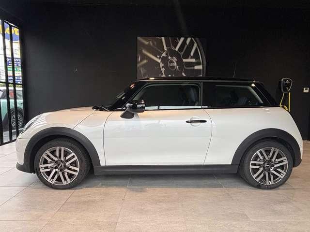 MINI クーパーC クラシック・トリム クラシックトリム 純正ナビ パーキングアシスト ACC 認定中古車 禁煙車(3枚目)