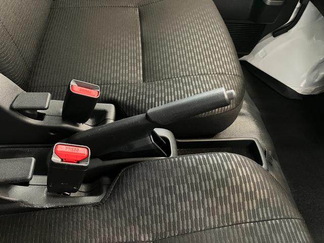 ハイゼットカーゴ ＤＸ　キーレスエントリー／両側スライドドア　ワンオーナー　ＡＭ／ＦＭラジオ　キーレスエントリー　スマアシ　両側スライドドア　ハロゲンヘッドライト　オートライト　オートマチックハイビーム　アイドリングストップ　取扱説明書　メンテナンスノート（7枚目）