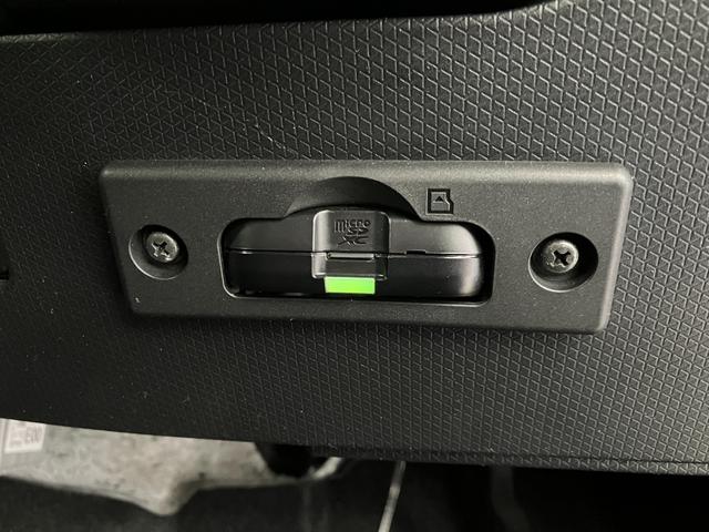 タント カスタムＲＳスタイルセレクション　ターボ／ナビ／ＥＴＣ　ワンオーナー　ターボ　純正ナビ　純正ＥＴＣ　純正ドライブレコーダー　バックモニター　アダプティブクルーズコントロール　両側パワースライドドア　運転席・助手席シートヒーター　Ｂｌｕｅｔｏｏｔｈ接続（8枚目）