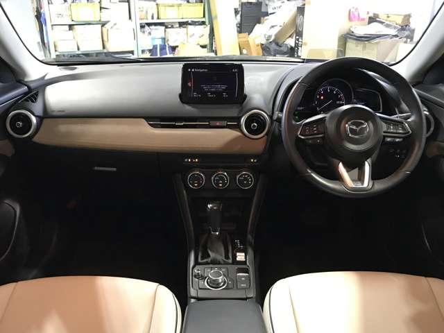 ＣＸ－３ １．５　１５Ｓ　アーバン　ドレッサー　ＭＴモード付　レーダークルコン　ＬＥＤヘッドランプ　ＥＴＣ　衝突被害軽減システム　シートヒーター　アイドリングストップ　バックカメラ　サイドエアバッグ　横滑り防止装置　スマートキー　フルオートエアコン（3枚目）