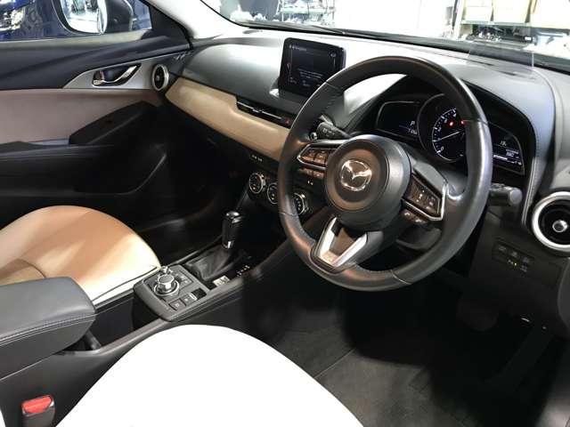 ＣＸ－３ １．５　１５Ｓ　アーバン　ドレッサー　ＭＴモード付　レーダークルコン　ＬＥＤヘッドランプ　ＥＴＣ　衝突被害軽減システム　シートヒーター　アイドリングストップ　バックカメラ　サイドエアバッグ　横滑り防止装置　スマートキー　フルオートエアコン（7枚目）