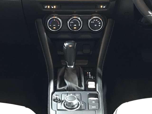 ＣＸ－３ １．５　１５Ｓ　アーバン　ドレッサー　ＭＴモード付　レーダークルコン　ＬＥＤヘッドランプ　ＥＴＣ　衝突被害軽減システム　シートヒーター　アイドリングストップ　バックカメラ　サイドエアバッグ　横滑り防止装置　スマートキー　フルオートエアコン（12枚目）