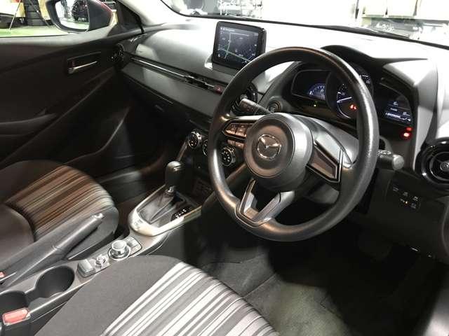 ＭＡＺＤＡ２ １．５　１５Ｓ　スマート　エディション　４ＷＤ　ＭＴモード付　横滑り防止　メモリーナビ　フルセグ　フロントカメラ　ＬＥＤ　４ＷＤ　アイドリングストップ　スマートキー　盗難防止装置　ＥＴＣ　アラウンドビューモニター　サイドモニター　バックモニター（7枚目）