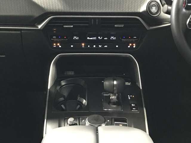 ＣＸ－６０ ３．３　ＸＤ　ＳＰ　ディーゼルターボ　４ＷＤ　盗難防止装置付　３６０°カメラ　レーダークルーズコントロール　ＬＥＤライト　４ＷＤ　衝突軽減ブレーキ　パワーシート　バックカメラ　シートヒーター　ＥＴＣ（12枚目）