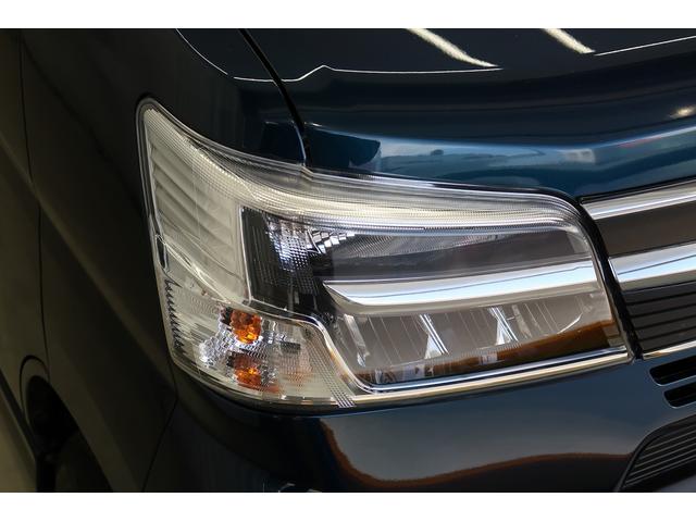 低消費電力で明るい光を放つLEDのヘッドランプで視界の確保をサポート。