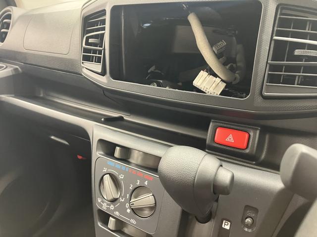 ミライース L SAIII /キーレス/オーディオレス/ アイドリングSTOP 衝突防止 キ-レス Wエアバッグ 横滑防止 レーンキープアシスト オートハイビーム 運転席エアバック ABS 衝突安全ボディ メンテナンスノート(18枚目)