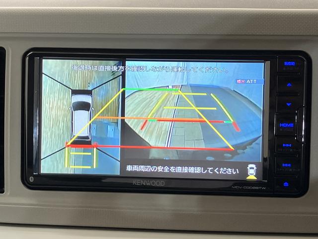 ���q�O�㍶�E�ɓ��ڂ����S�̃J�����ɂ��A�N���}�̐^�ォ�猩�Ă���悤�ȉf����\���B�^�]�Ȃ���m�F���ɂ����ԗ����͂̏󋵂�c���ł��܂��B