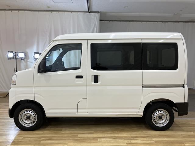 ハイゼットカーゴ ＤＸ　／切替４ＷＤ／ラジオ／オートライト／踏み間違い防止　踏み間違い防止　Ｗエアバック　キーフリーシステム　エコアイドル　車線逸脱警報　切替４ＷＤ　オートハイビーム　両側スライドドア　オートライト　運転席エアバッグ　ＡＢＳ　記録簿　ＶＤＣ（6枚目）