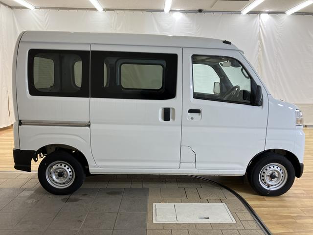 ハイゼットカーゴ ＤＸ　／切替４ＷＤ／ラジオ／オートライト／踏み間違い防止　踏み間違い防止　Ｗエアバック　キーフリーシステム　エコアイドル　車線逸脱警報　切替４ＷＤ　オートハイビーム　両側スライドドア　オートライト　運転席エアバッグ　ＡＢＳ　記録簿　ＶＤＣ（9枚目）