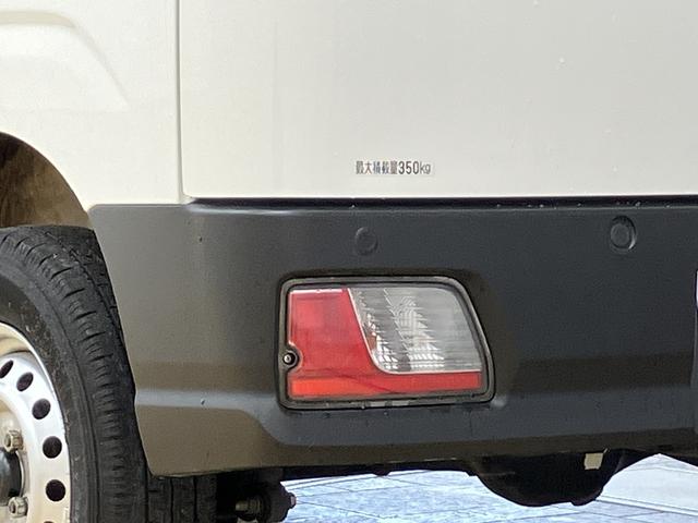 ハイゼットカーゴ ＤＸ　／切替４ＷＤ／ラジオ／オートライト／踏み間違い防止　踏み間違い防止　Ｗエアバック　キーフリーシステム　エコアイドル　車線逸脱警報　切替４ＷＤ　オートハイビーム　両側スライドドア　オートライト　運転席エアバッグ　ＡＢＳ　記録簿　ＶＤＣ（13枚目）