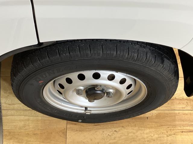 ハイゼットカーゴ ＤＸ　／切替４ＷＤ／ラジオ／オートライト／踏み間違い防止　踏み間違い防止　Ｗエアバック　キーフリーシステム　エコアイドル　車線逸脱警報　切替４ＷＤ　オートハイビーム　両側スライドドア　オートライト　運転席エアバッグ　ＡＢＳ　記録簿　ＶＤＣ（16枚目）