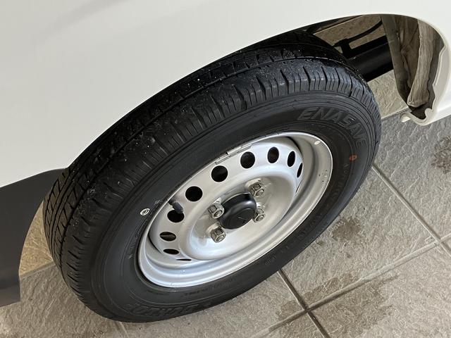 ハイゼットカーゴ ＤＸ　／切替４ＷＤ／ラジオ／オートライト／踏み間違い防止　踏み間違い防止　Ｗエアバック　キーフリーシステム　エコアイドル　車線逸脱警報　切替４ＷＤ　オートハイビーム　両側スライドドア　オートライト　運転席エアバッグ　ＡＢＳ　記録簿　ＶＤＣ（17枚目）