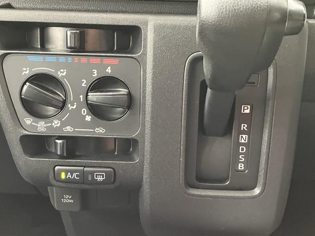 ハイゼットカーゴ ＤＸ　／切替４ＷＤ／ラジオ／オートライト／踏み間違い防止　踏み間違い防止　Ｗエアバック　キーフリーシステム　エコアイドル　車線逸脱警報　切替４ＷＤ　オートハイビーム　両側スライドドア　オートライト　運転席エアバッグ　ＡＢＳ　記録簿　ＶＤＣ（22枚目）