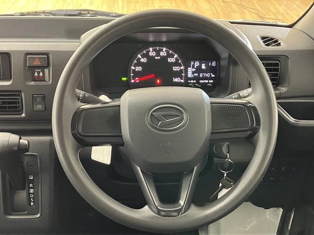 ハイゼットカーゴ ＤＸ　／切替４ＷＤ／ラジオ／オートライト／踏み間違い防止　踏み間違い防止　Ｗエアバック　キーフリーシステム　エコアイドル　車線逸脱警報　切替４ＷＤ　オートハイビーム　両側スライドドア　オートライト　運転席エアバッグ　ＡＢＳ　記録簿　ＶＤＣ（23枚目）