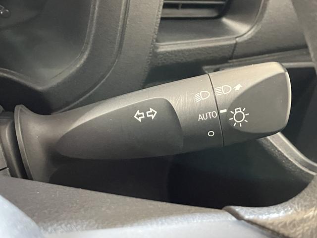 ハイゼットカーゴ ＤＸ　／切替４ＷＤ／ラジオ／オートライト／踏み間違い防止　踏み間違い防止　Ｗエアバック　キーフリーシステム　エコアイドル　車線逸脱警報　切替４ＷＤ　オートハイビーム　両側スライドドア　オートライト　運転席エアバッグ　ＡＢＳ　記録簿　ＶＤＣ（25枚目）