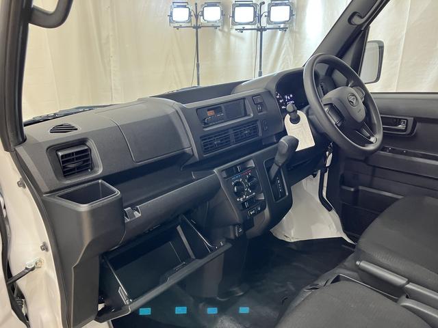 ハイゼットカーゴ ＤＸ　／切替４ＷＤ／ラジオ／オートライト／踏み間違い防止　踏み間違い防止　Ｗエアバック　キーフリーシステム　エコアイドル　車線逸脱警報　切替４ＷＤ　オートハイビーム　両側スライドドア　オートライト　運転席エアバッグ　ＡＢＳ　記録簿　ＶＤＣ（29枚目）