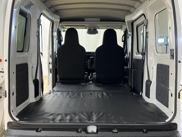 ハイゼットカーゴ ＤＸ　／切替４ＷＤ／ラジオ／オートライト／踏み間違い防止　踏み間違い防止　Ｗエアバック　キーフリーシステム　エコアイドル　車線逸脱警報　切替４ＷＤ　オートハイビーム　両側スライドドア　オートライト　運転席エアバッグ　ＡＢＳ　記録簿　ＶＤＣ（35枚目）