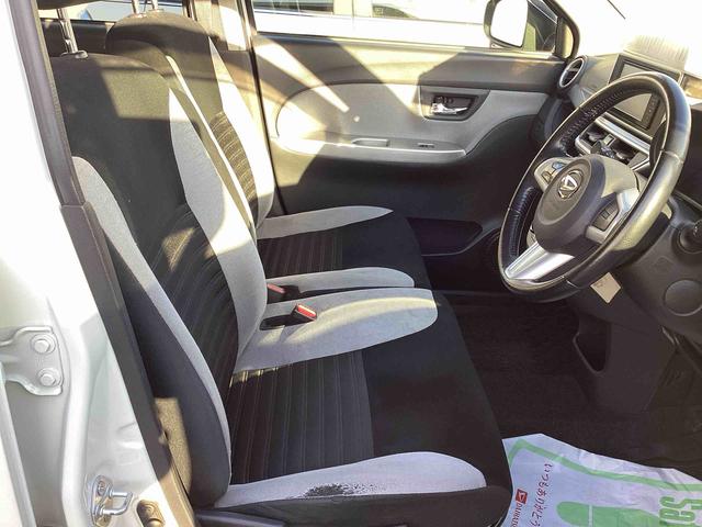 運転席・助手席全体像です